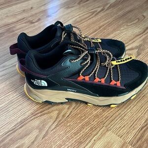 Women’s VECTIV Taraval Tech Shoes - size 9.5